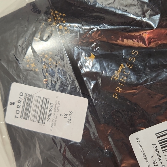 ❤️NWT VINTAGE TORRID SNOW WHITE EVIL QUEEN -  CROP LEGGING - DISNEY VILLAINS 4X - Picture 6 of 16